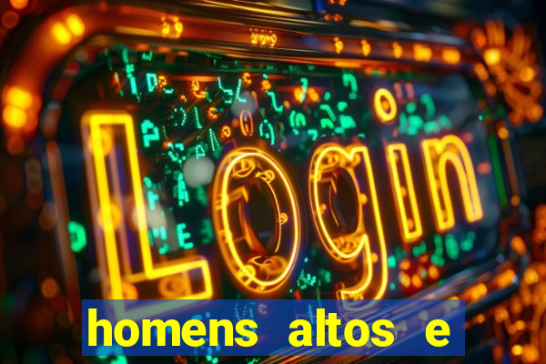 homens altos e sarados pelados