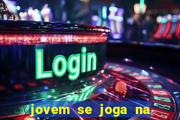 jovem se joga na linha do trem 2024